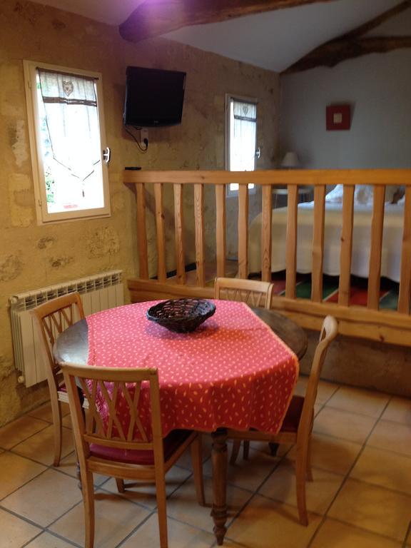 Chateau Nardou Hotel Saint-Sulpice-et-Cameyrac Quarto foto