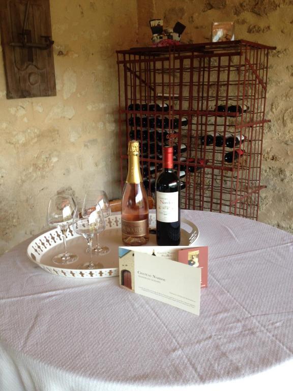 Chateau Nardou Hotel Saint-Sulpice-et-Cameyrac Quarto foto